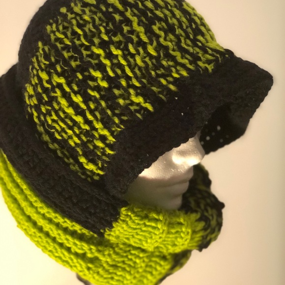 Lime green/black Turtleneck scarf & Hat Set. - Picture 8 of 8